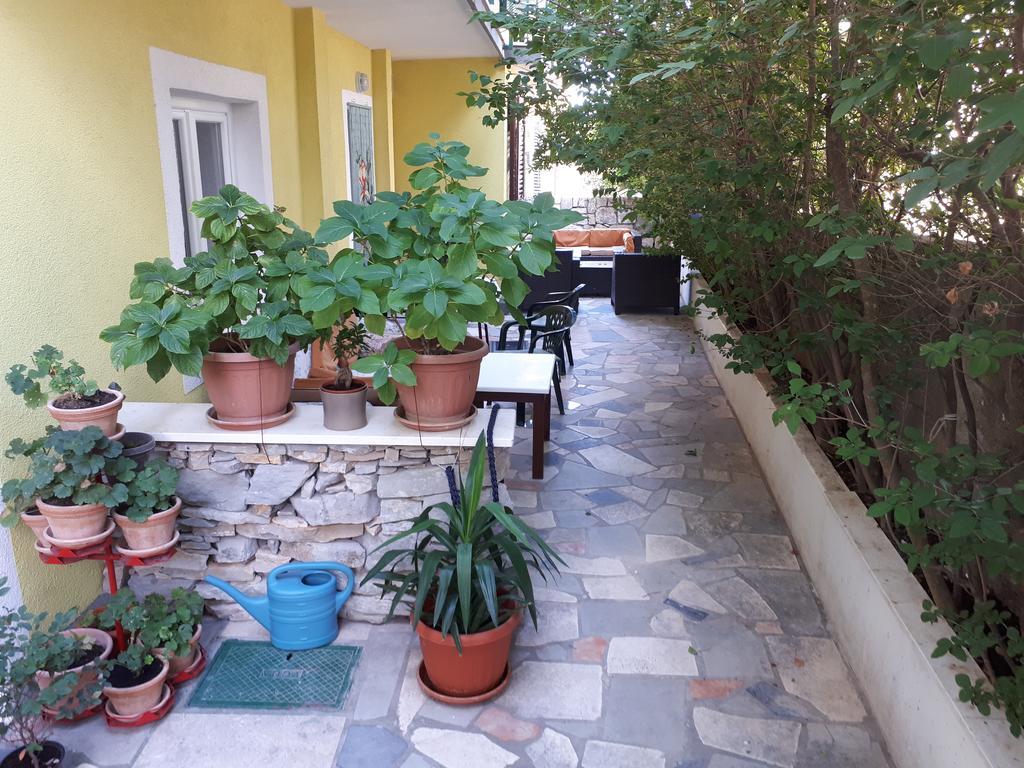 Apartments Jadrijevic Brne Примоштен Экстерьер фото